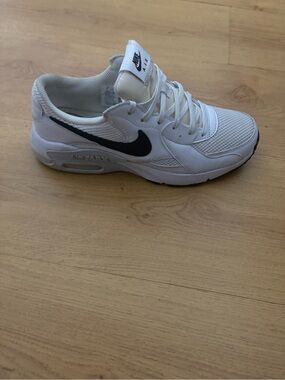 Nike White and Black Low-Top Athletic Sneaker